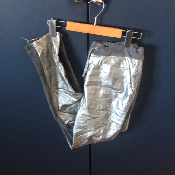 ETERNELLE gold metallic jogger pants one size - Picture 9 of 13